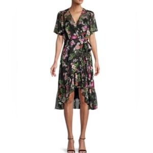 Calvin Klein  Romantic high-low dress crafted of a flowing chiffon dress size 8